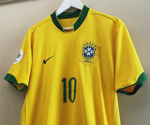 Brazil Training/Leisure football shirt 2001 - 2002.