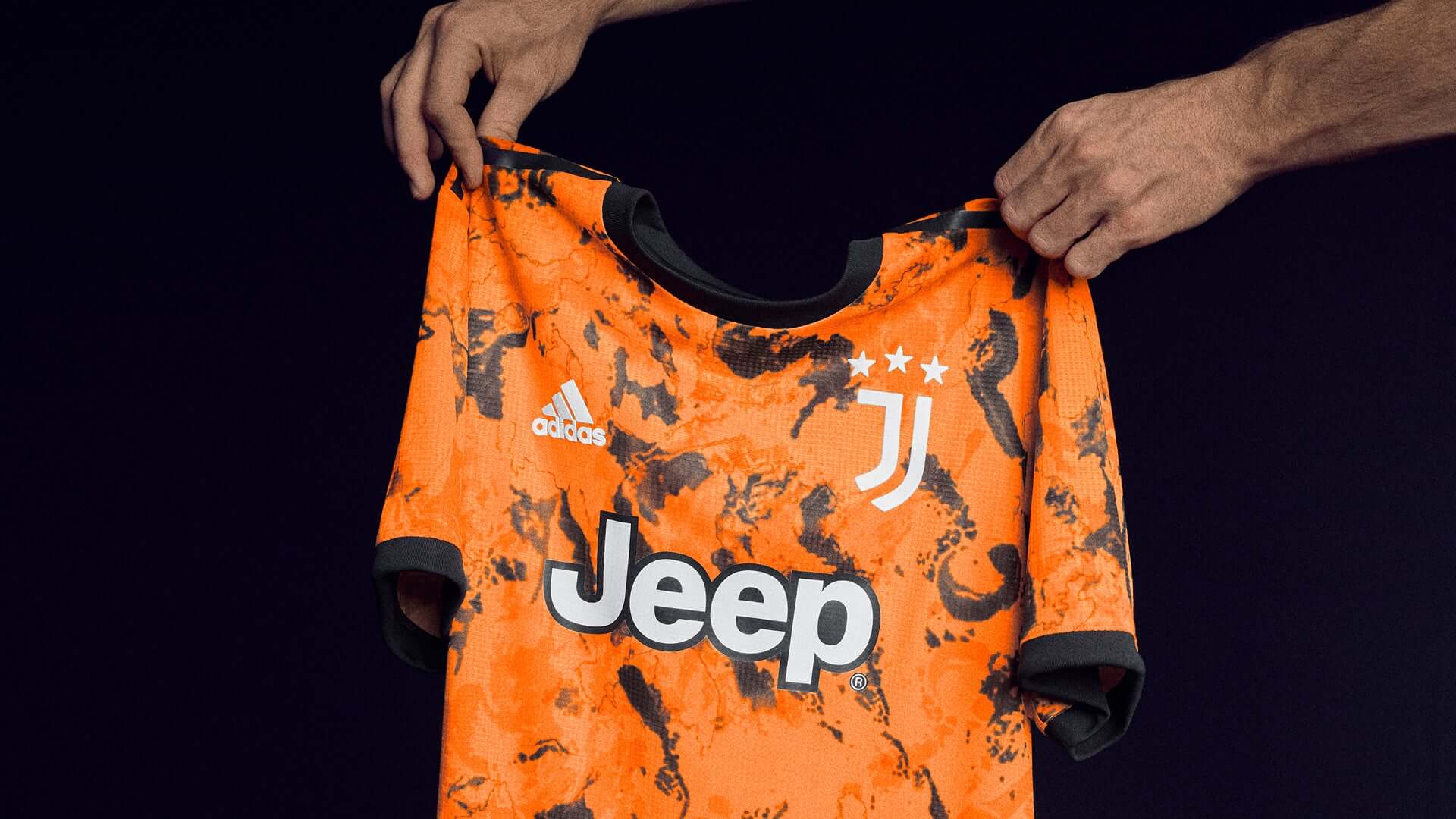 A VIBRANT ORANGE: THE JUVENTUS 2020/21 THIRD JERSEY