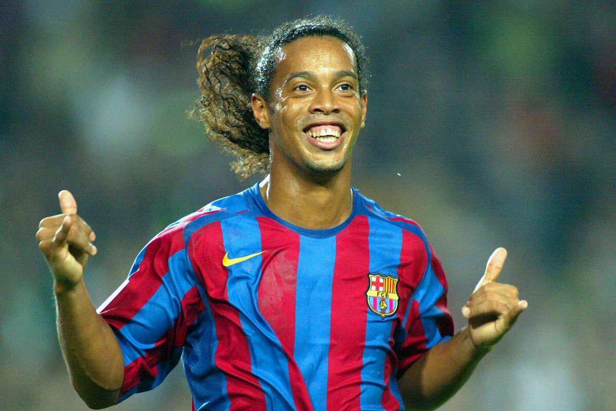 A CAREER IN KITS: RONALDINHO FOOTBALL SHIRTS