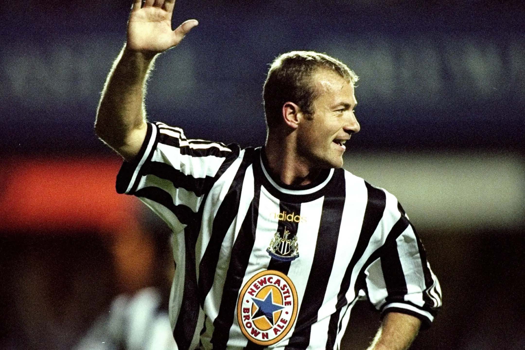 CULT KITS WHY DO NEWCASTLE PLAY IN BLACK AND WHITE STRIPES? BLOG ARTICLE