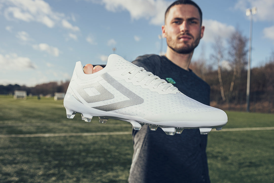 BLUR TIME:  UMBRO LAUNCH NEW COLOURWAY FOR VELOCITA PRO.