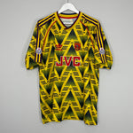 Image of the Arsenal shirt from the 1991/93 season