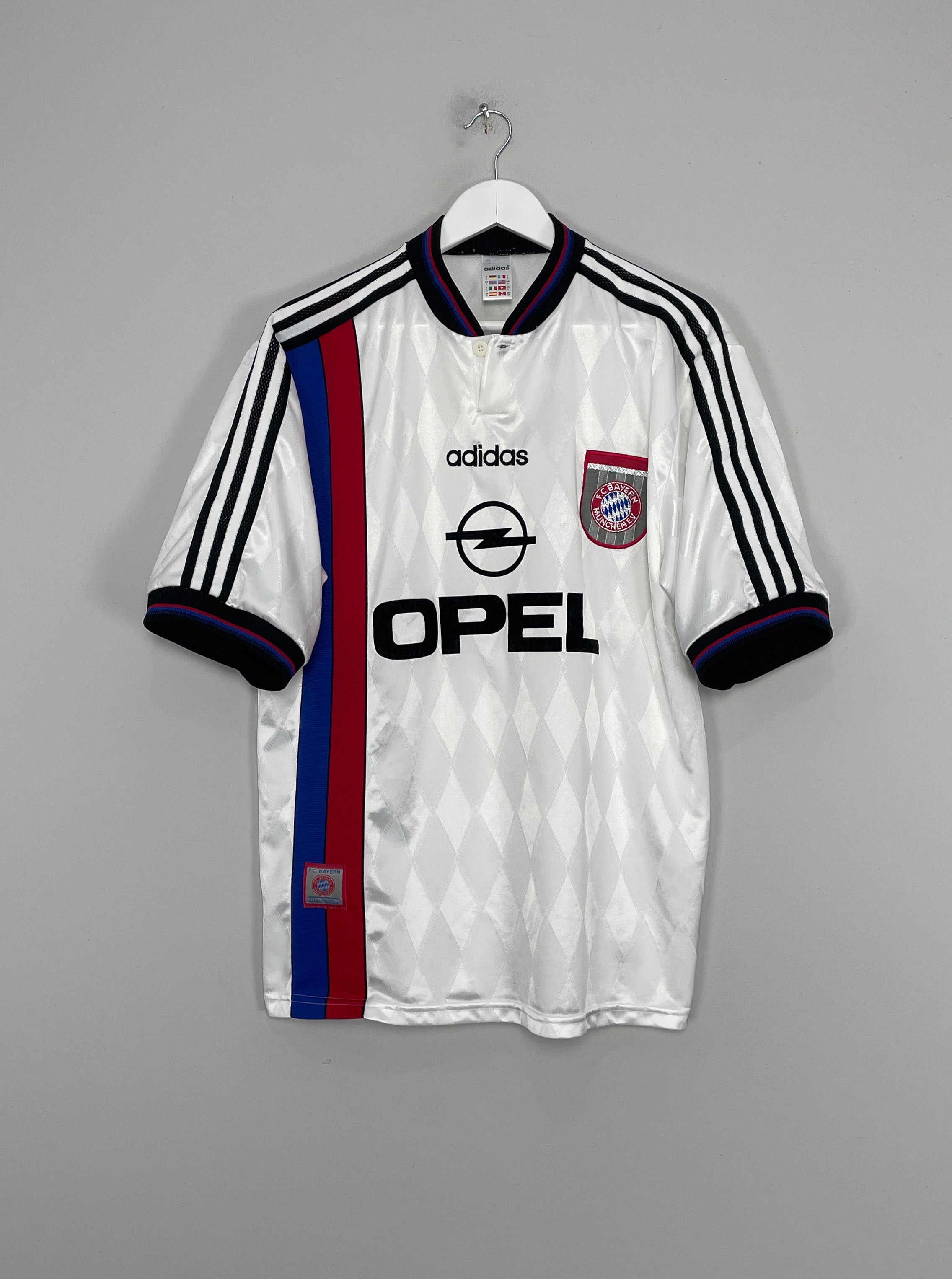 Image of the Bayern Munich shirt from the 1996/98 season