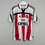 Image of the Bayern Munich shirt from the 2000/02 season