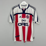 Image of the Bayern Munich shirt from the 2000/02 season