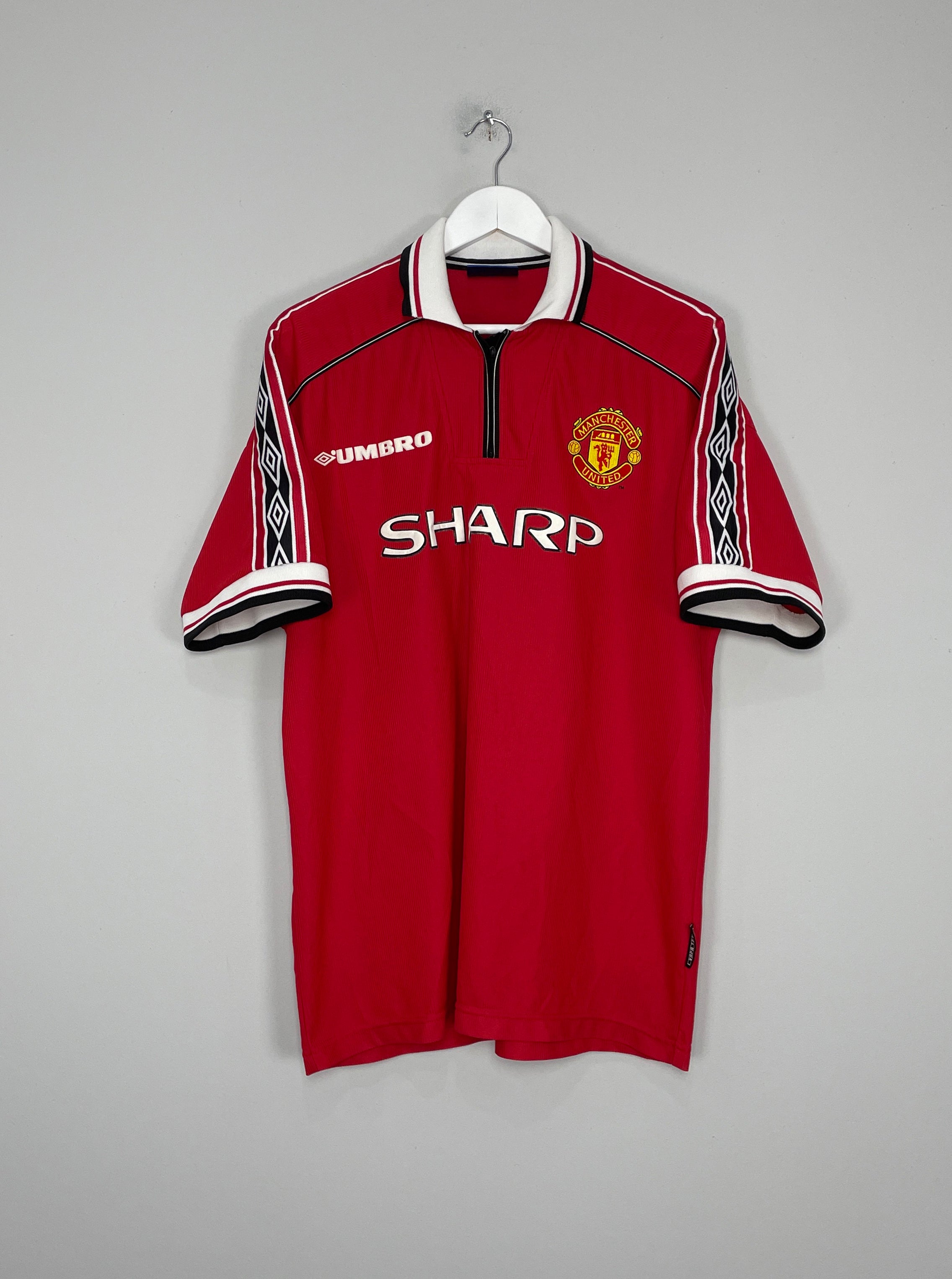 Image of the Manchester United shirt from the 1998/00 season