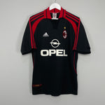 Image of the AC Milan shirt from the 2000/01 season