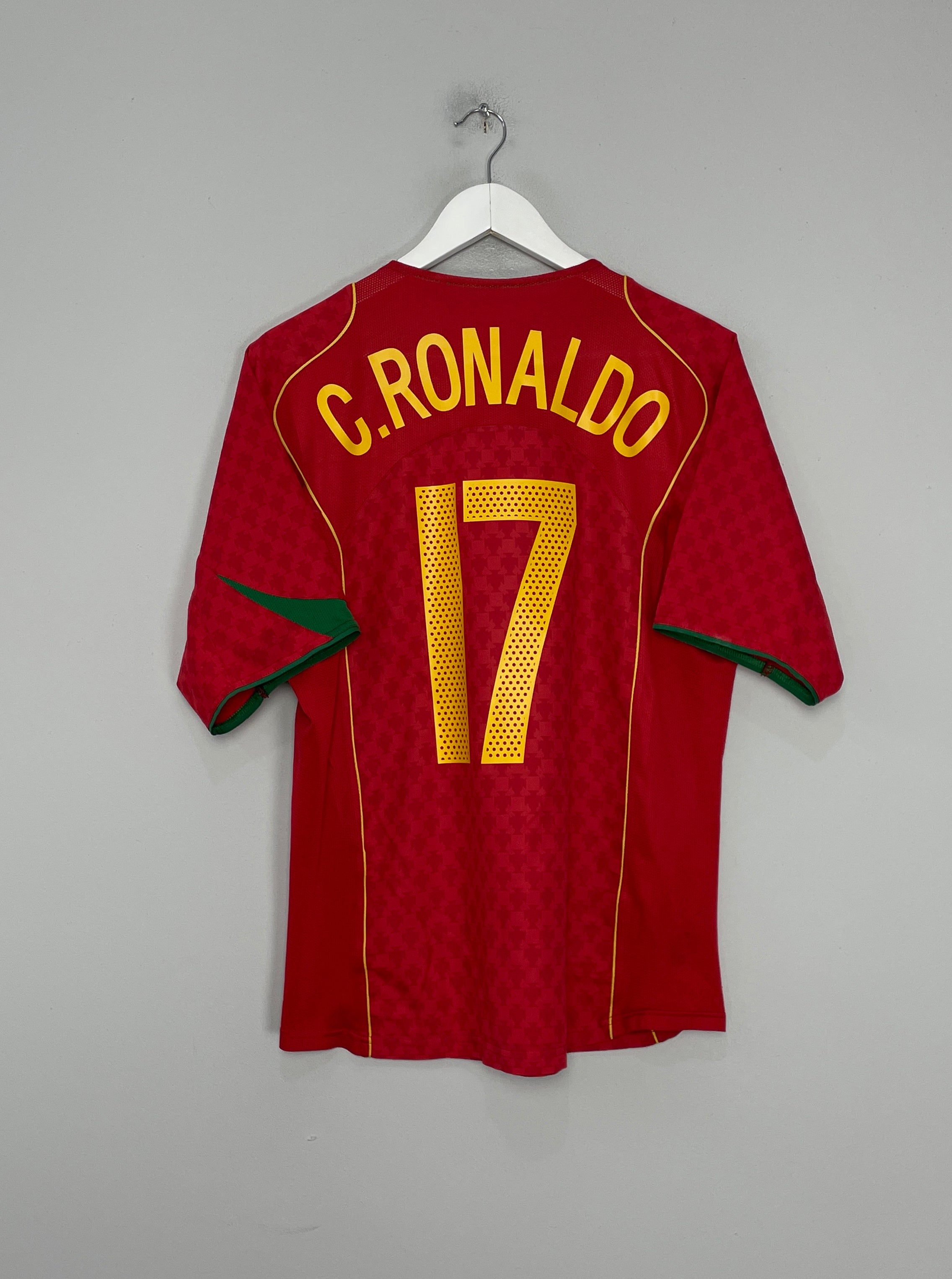 2004/06 PORTUGAL C.RONALDO #17 HOME SHIRT (M) NIKE