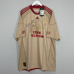 Image of the Galatasaray shirt from the 2010/11 season