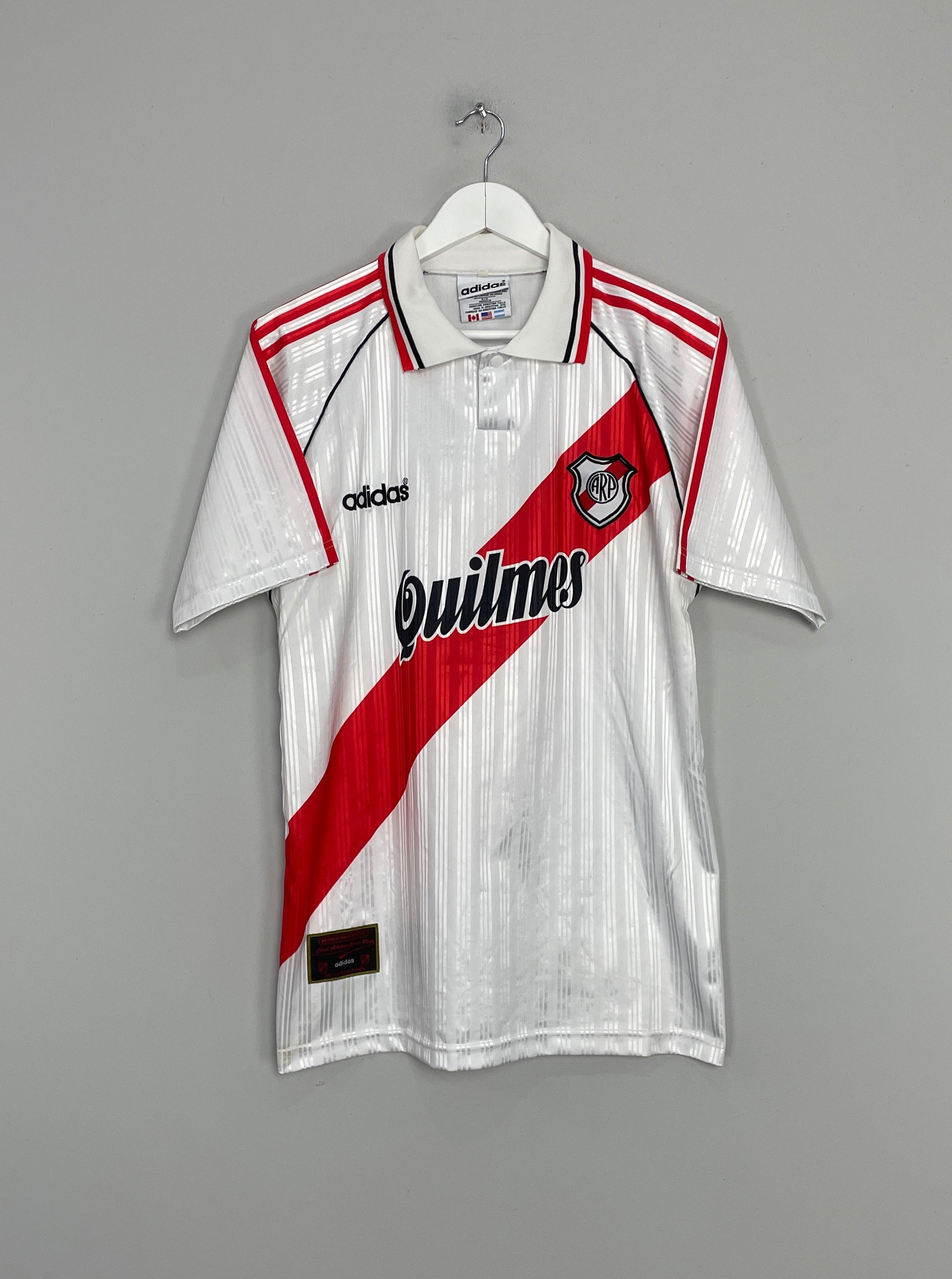 Image of the River Plate shirt from the 1995/96 season