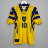 1997 SWEDEN DAHLIN #10 HOME SHIRT (M) ADIDAS