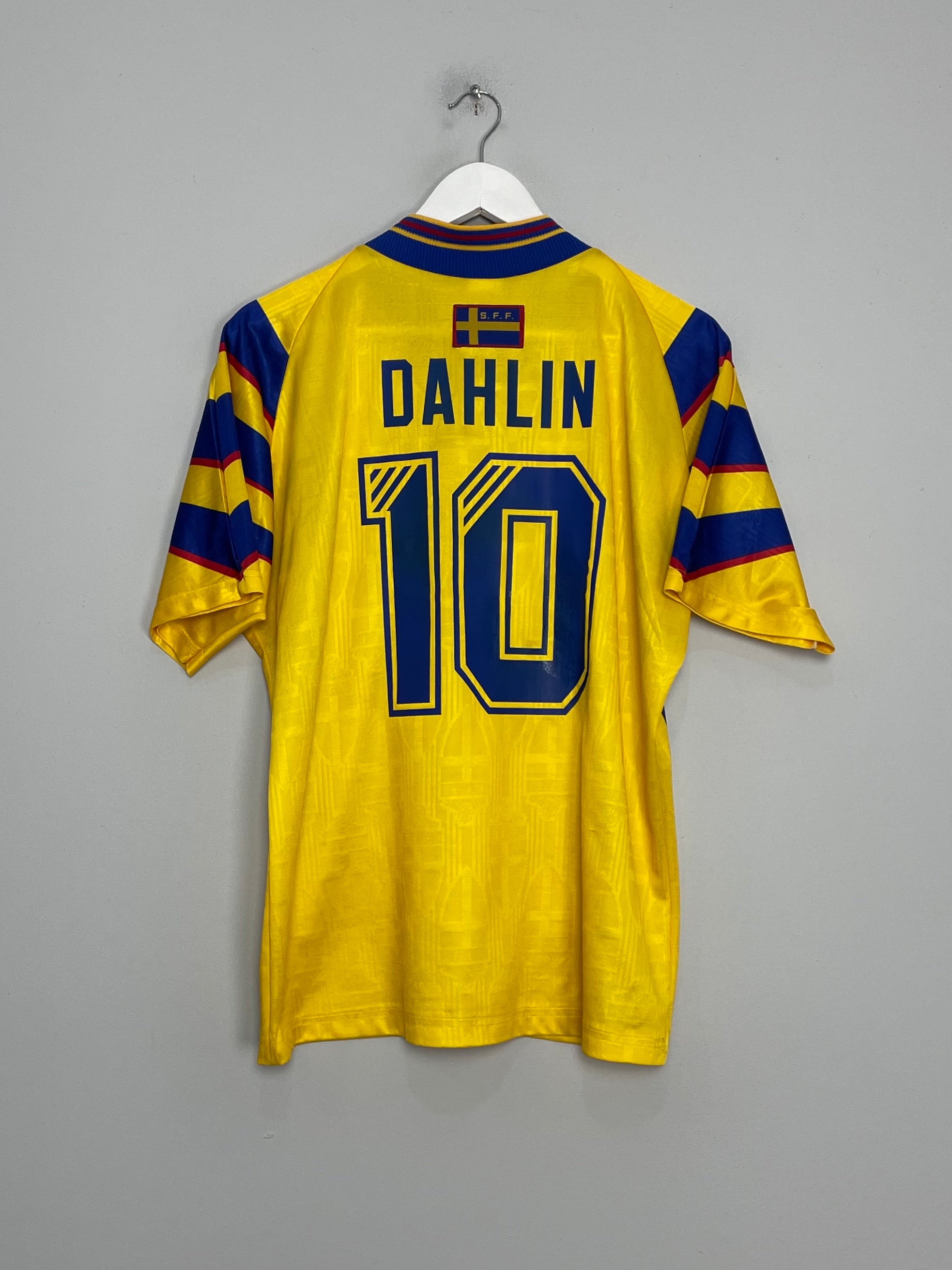 1997 SWEDEN DAHLIN #10 HOME SHIRT (M) ADIDAS