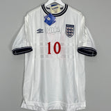 1999/01 ENGLAND OWEN #10 *BNWT* SIGNED HOME SHIRT (XL) UMBRO