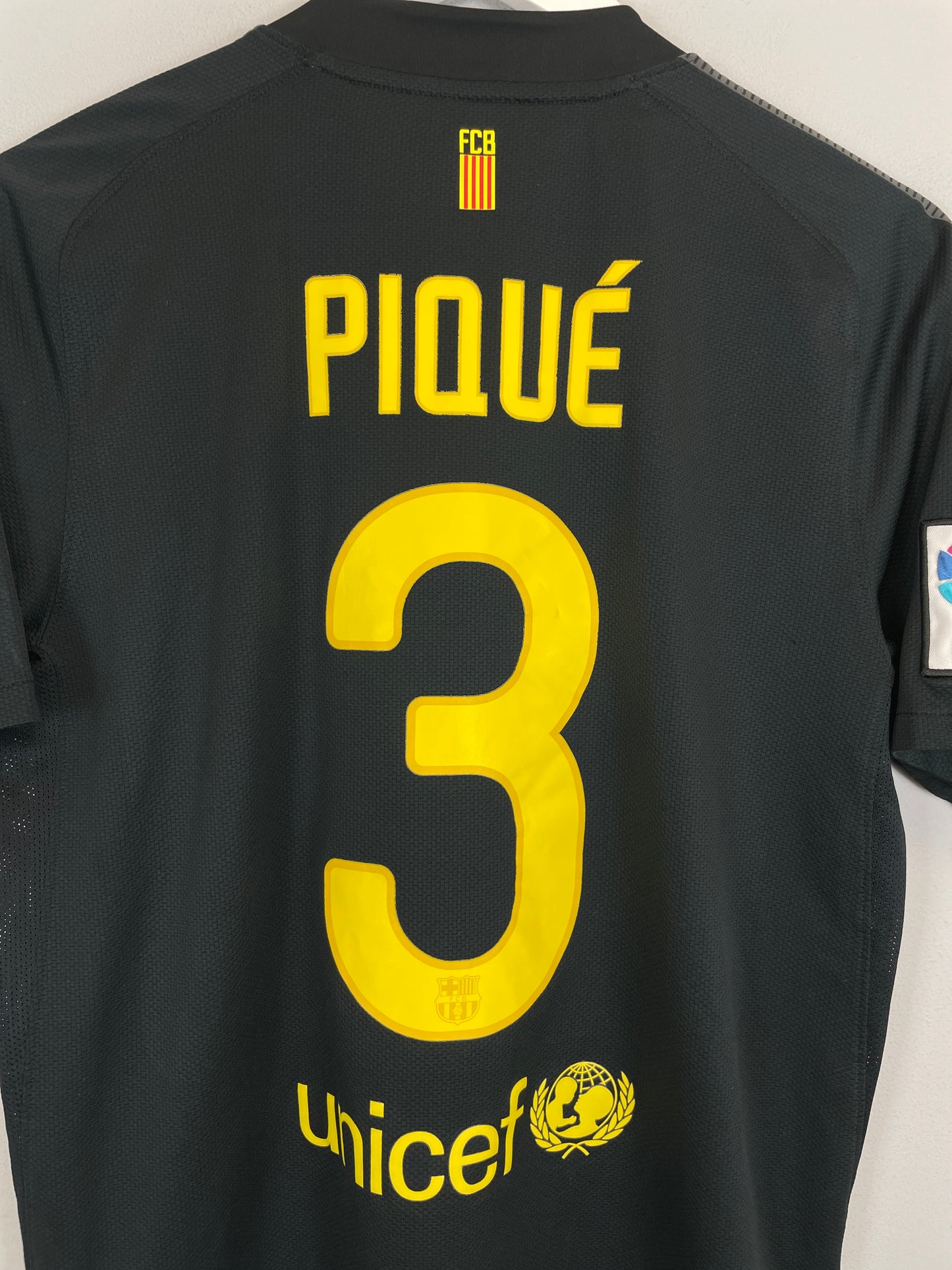 2011/12 BARCELONA PIQUE #3 AWAY SHIRT (M) NIKE