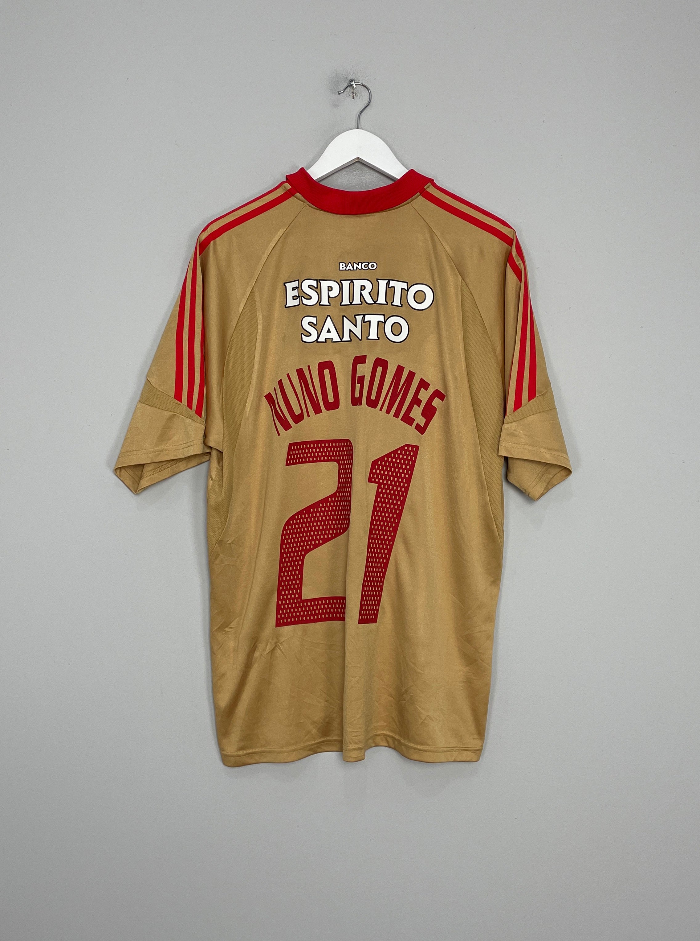 Image of the Benfica Nuno Gomes shirt from the 2004/05 season