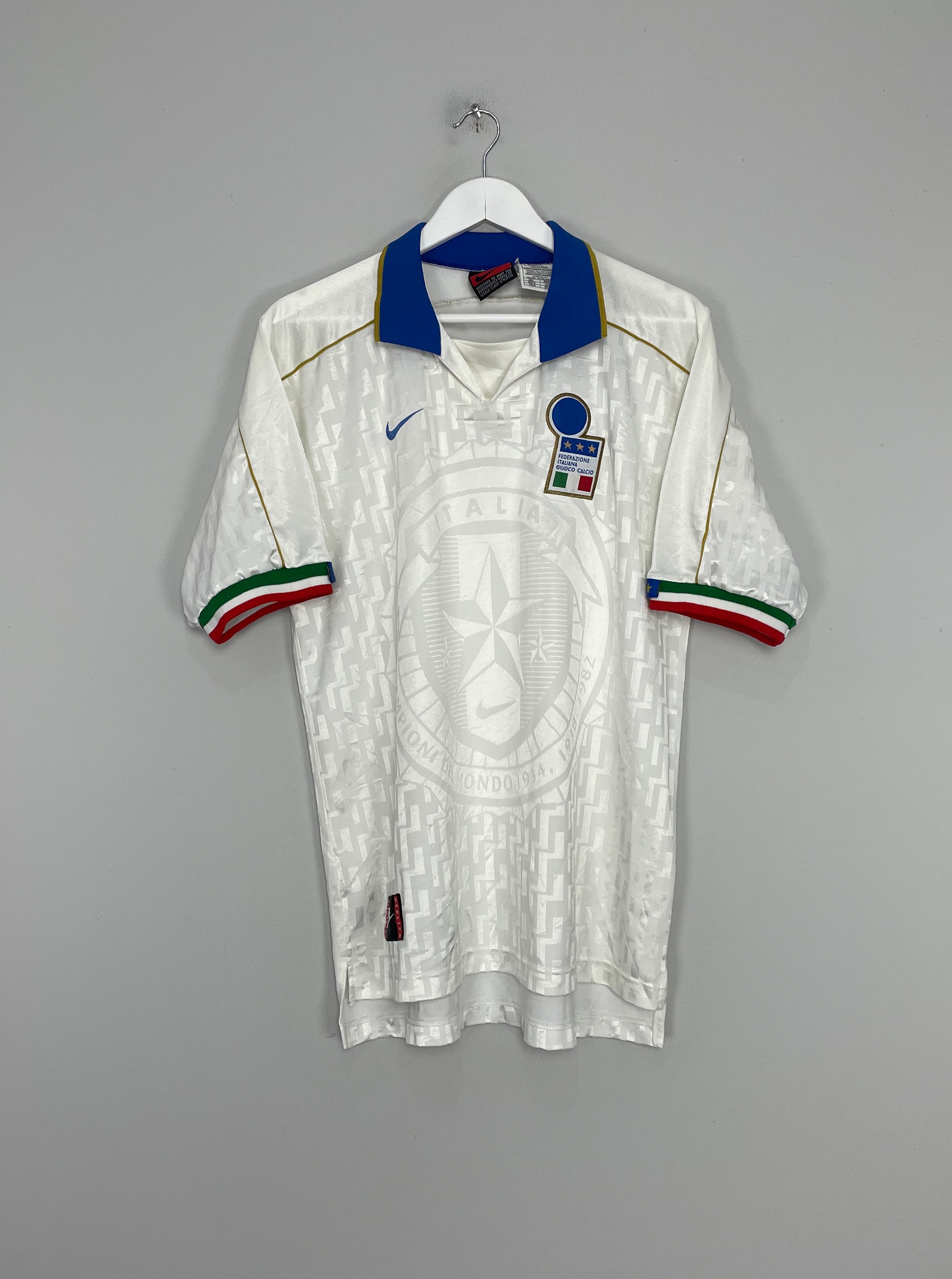 Image of the Italy shirt from the 1995/96 season