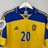 2000/02 SWEDEN LARSSON #20 HOME SHIRT (L) ADIDAS