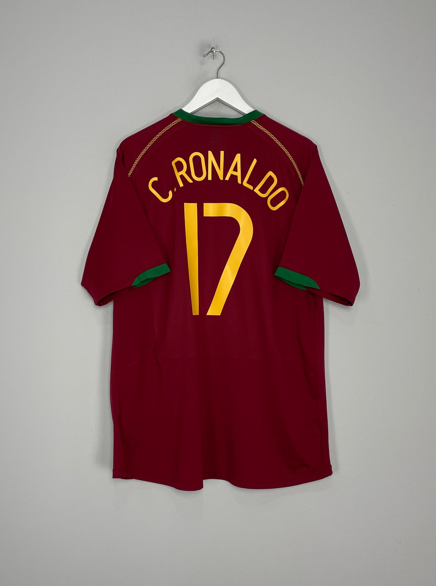 CULT KITS - 2006/08 PORTUGAL C.RONALDO #17 HOME SHIRT (XL) NIKE – Cult Kits