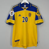 2000/02 SWEDEN LARSSON #20 HOME SHIRT (L) ADIDAS