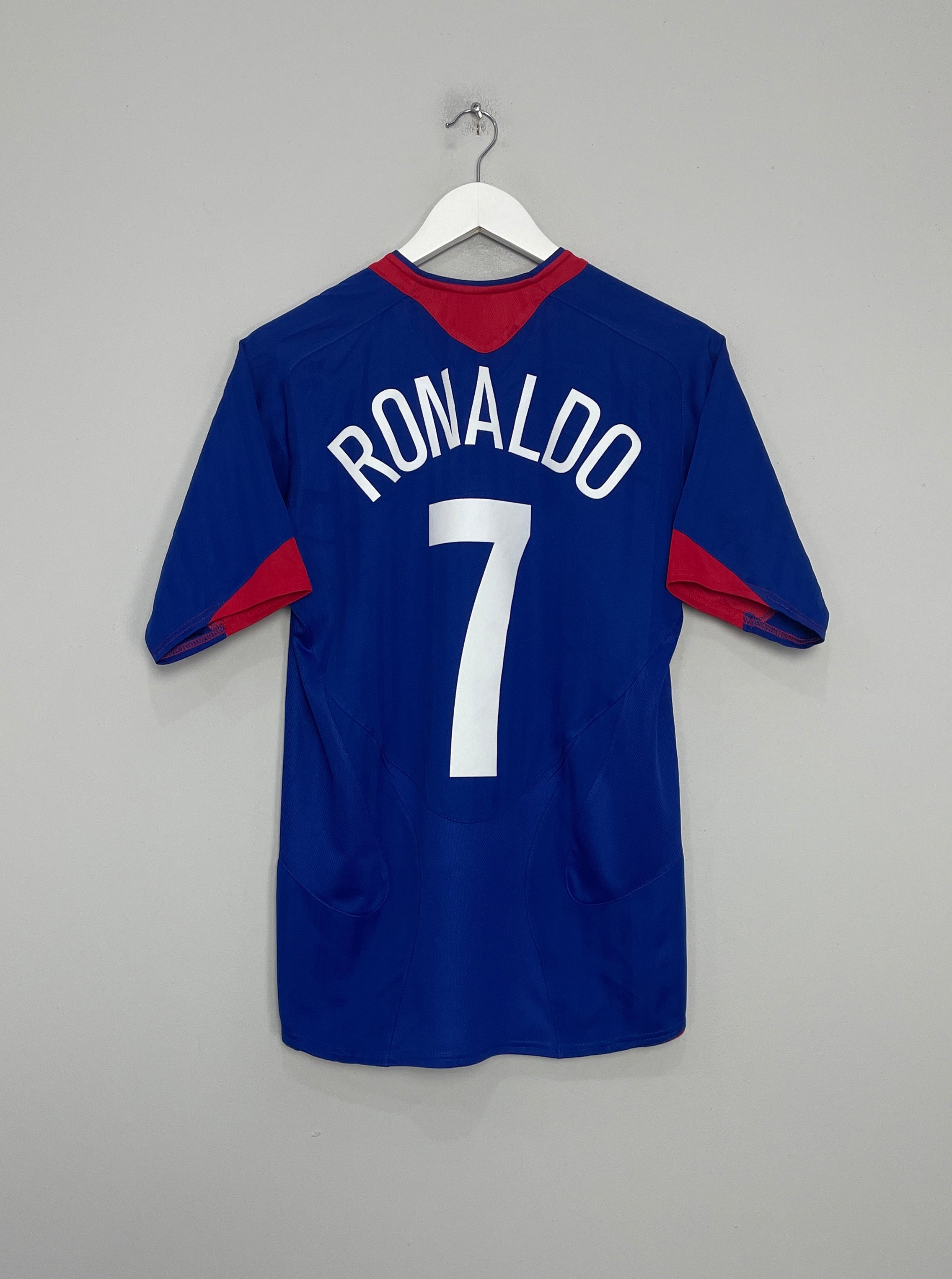 Image of the Manchester United Ronaldo shirt from the 2004/06 season