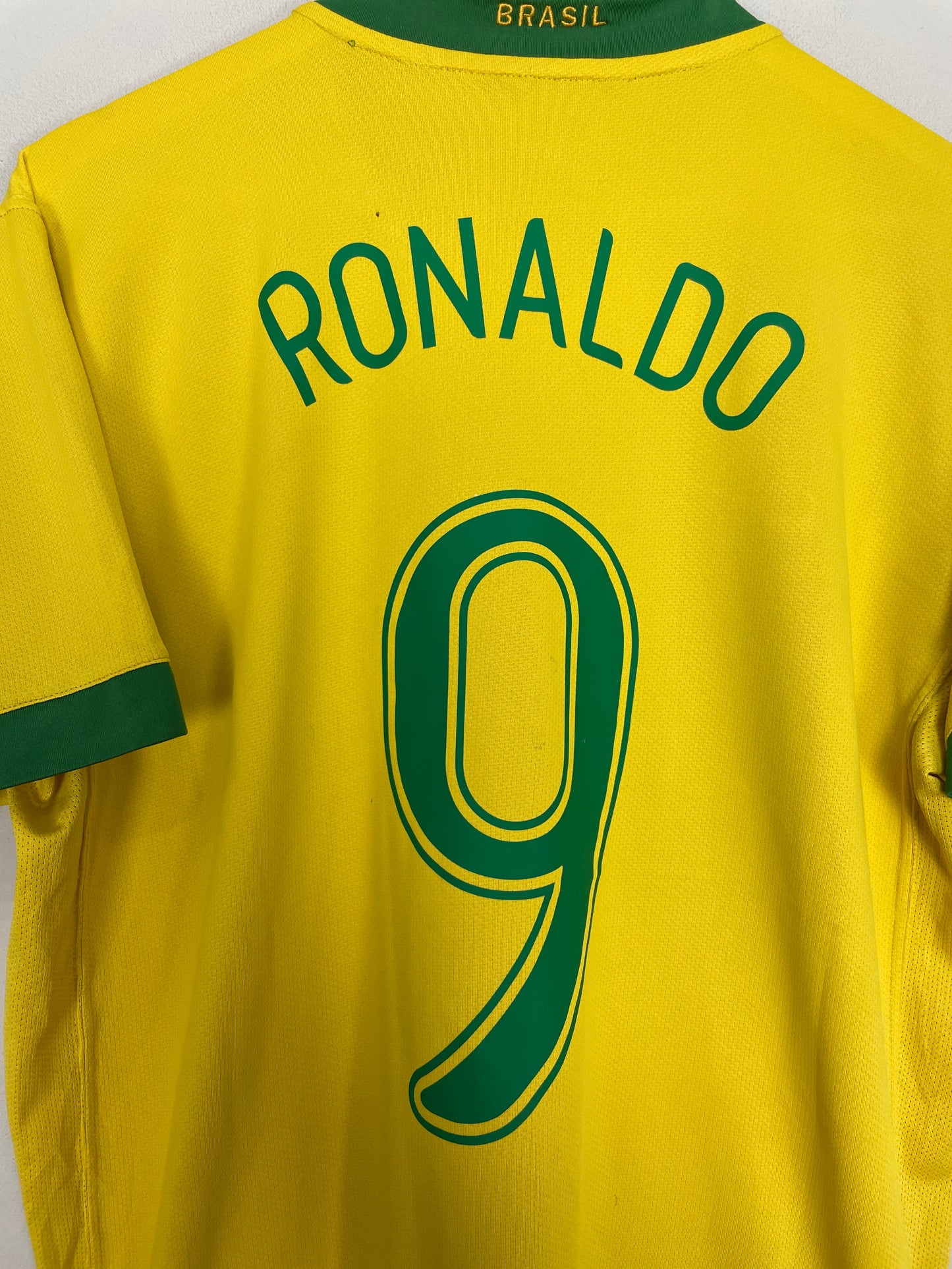 2006/08 BRAZIL RONALDO #9 HOME SHIRT (M) NIKE