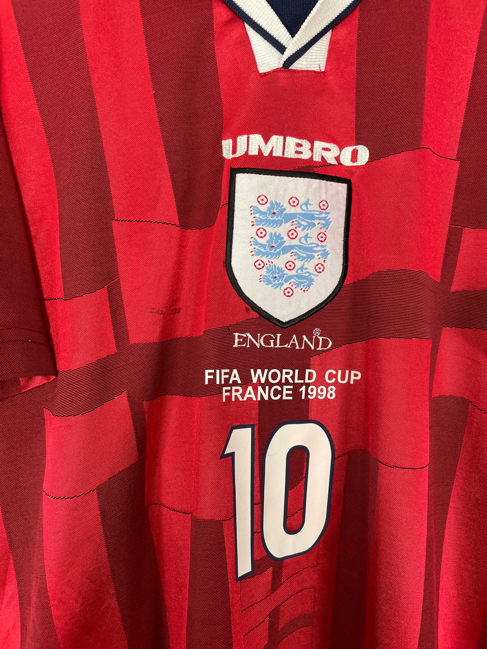 CULT KITS - 1998 ENGLAND SHERINGHAM #10 AWAY SHIRT (L) UMBRO – Cult Kits