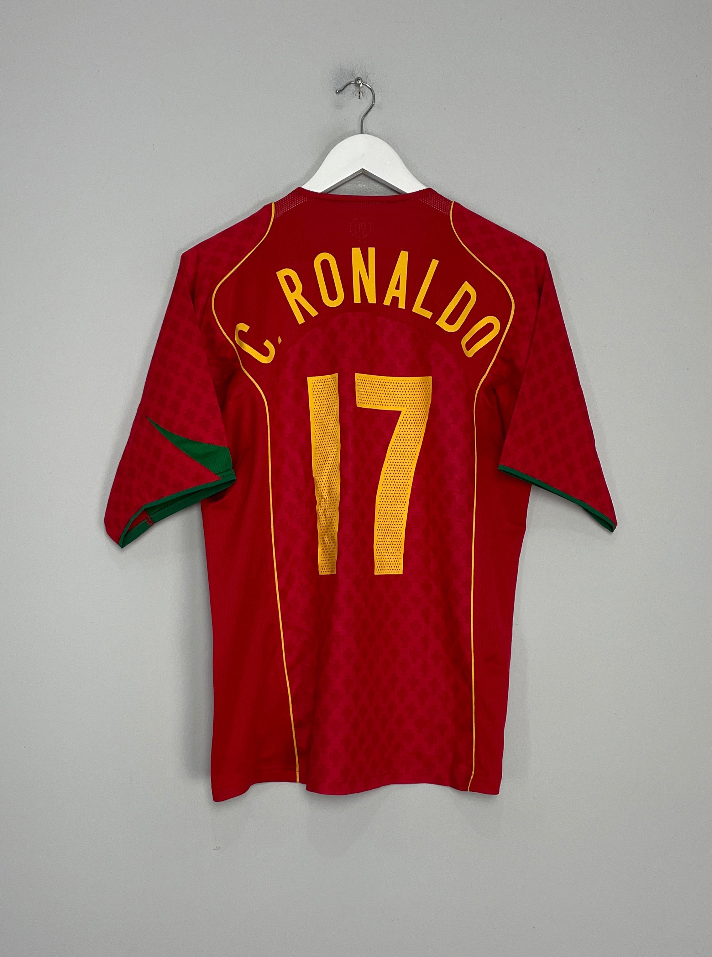 2004/06 PORTUGAL C.RONALDO #17 HOME SHIRT (M) NIKE