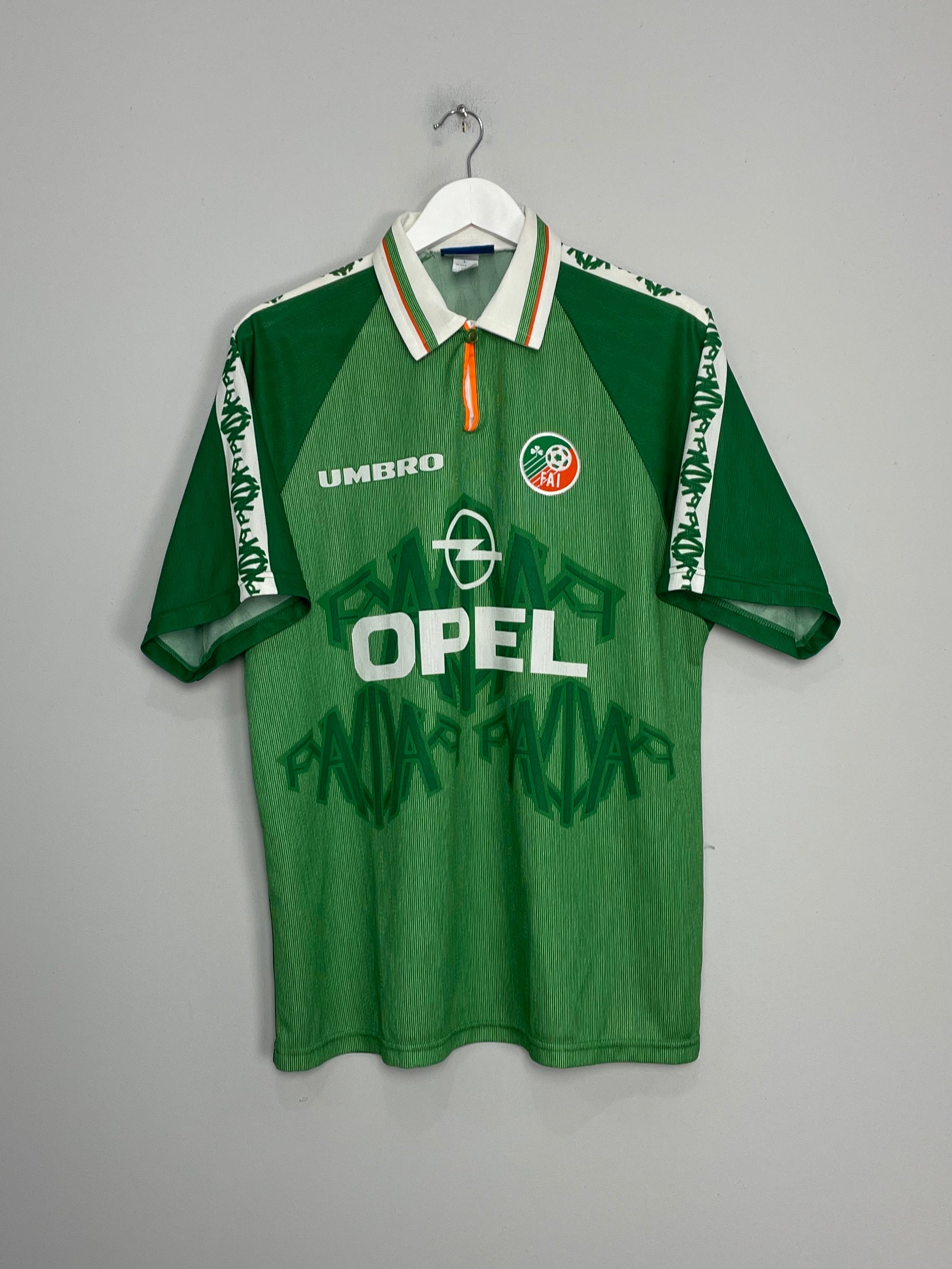 1996/98 IRELAND HOME SHIRT (L) UMBRO