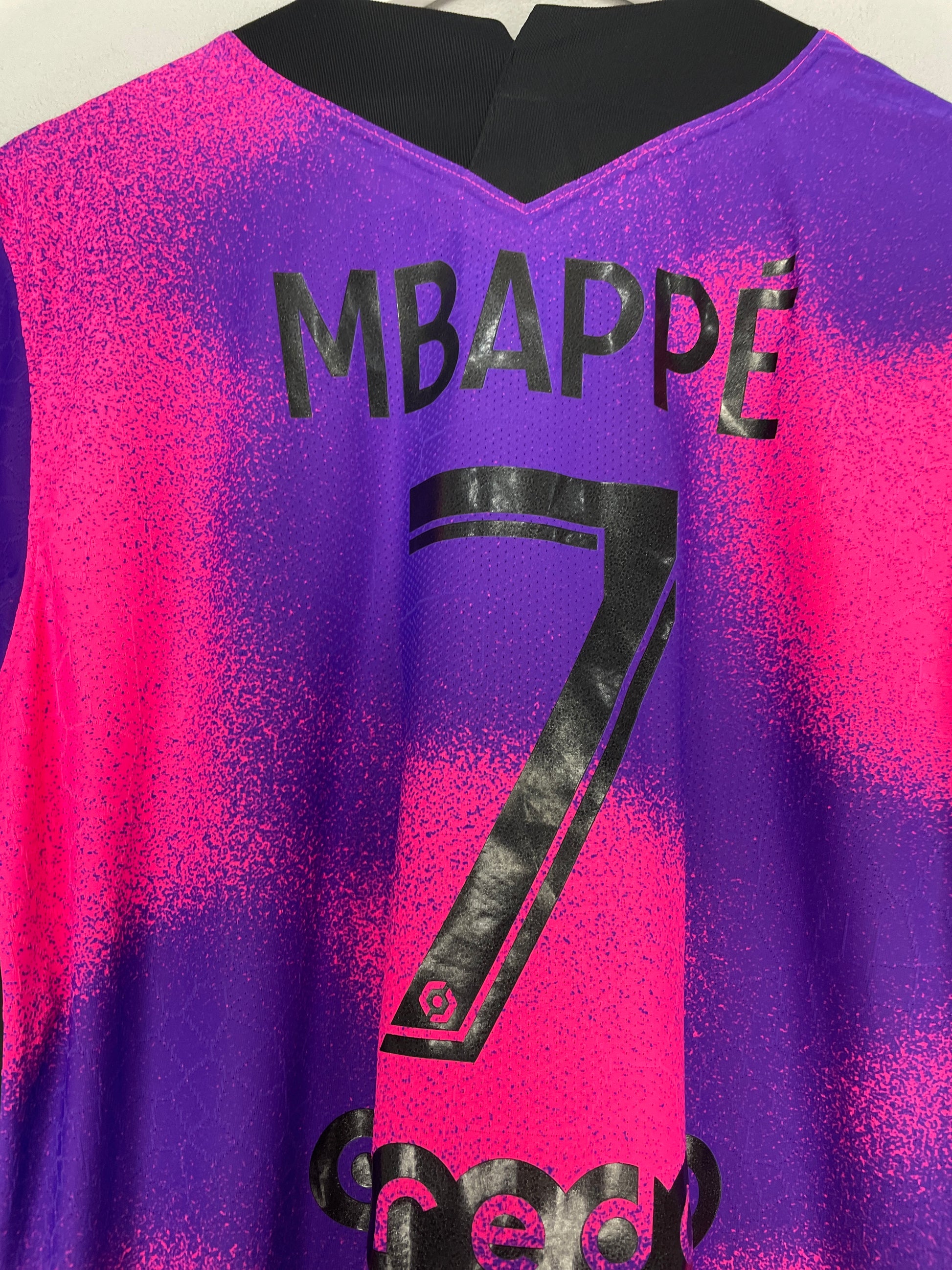 PSG 4th Kit 2022/23 Mbappe 7 Medium shirt With Arm Badge