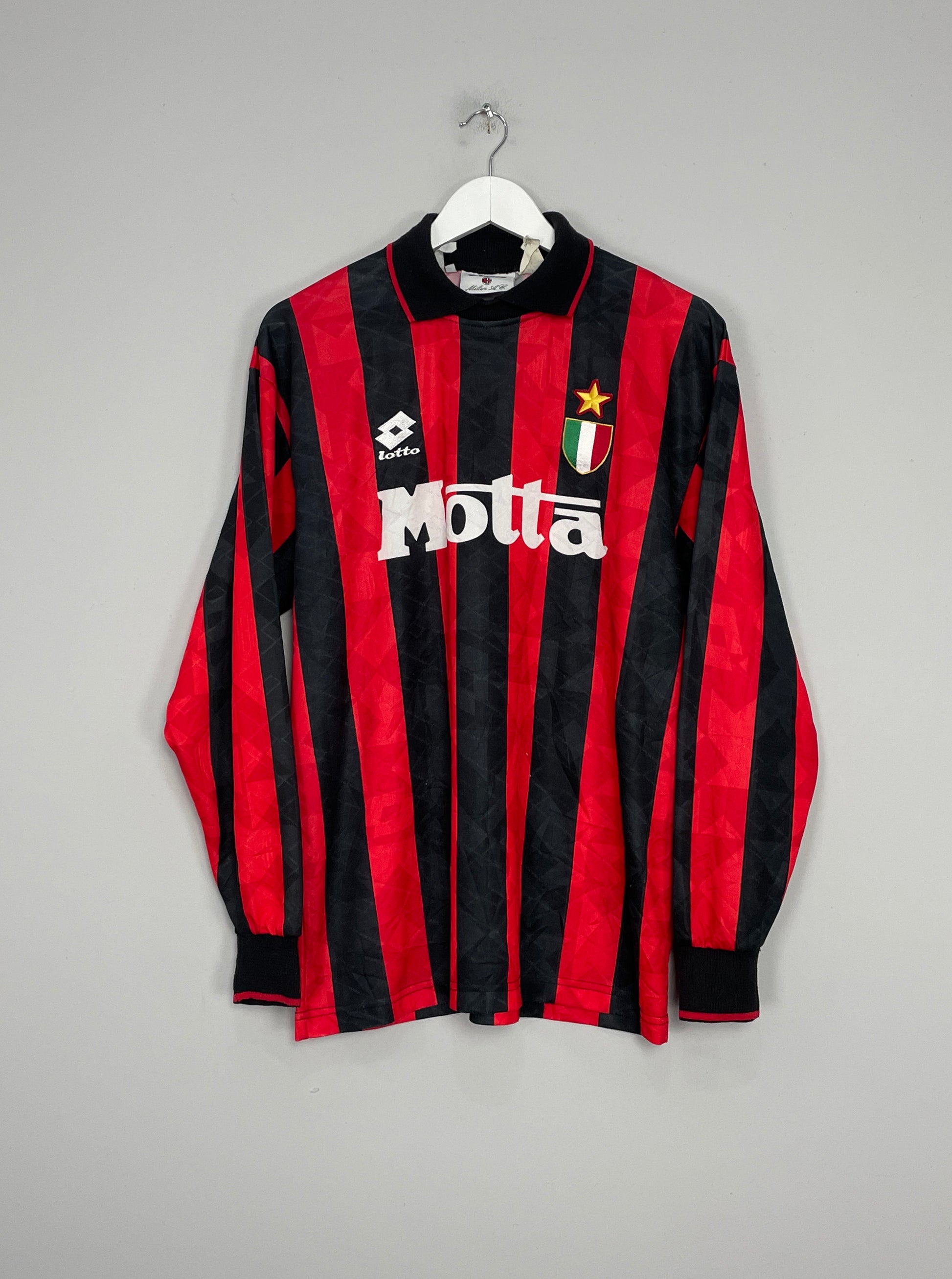 Image of the AC Milan shirt from the 1993/94 season