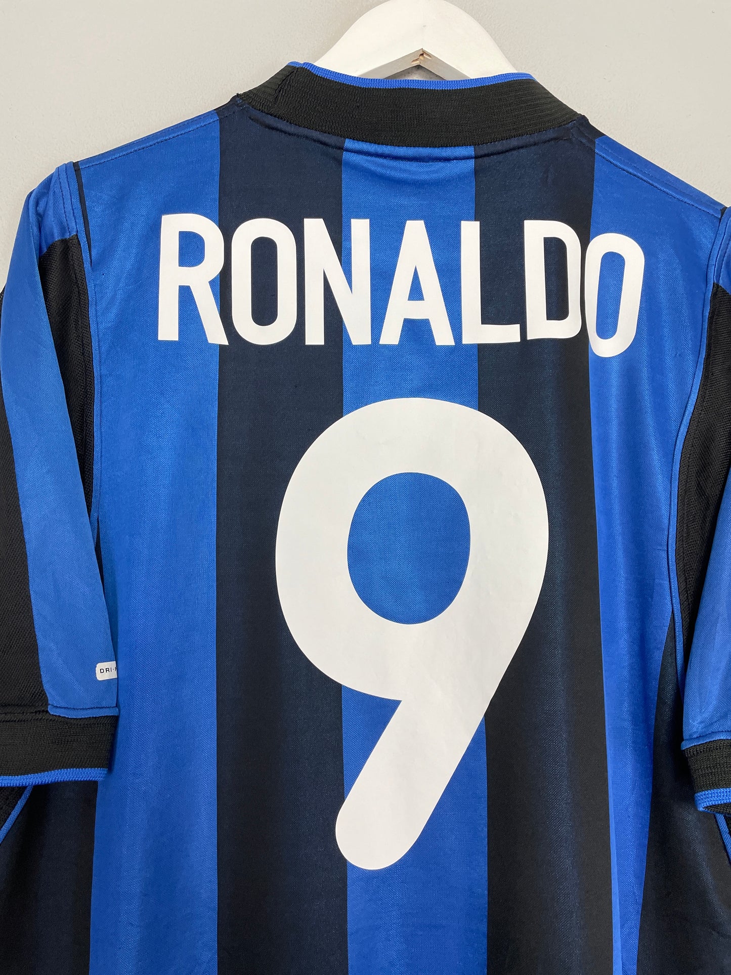 2001/02 INTER MILAN RONALDO #9 HOME SHIRT (M) NIKE