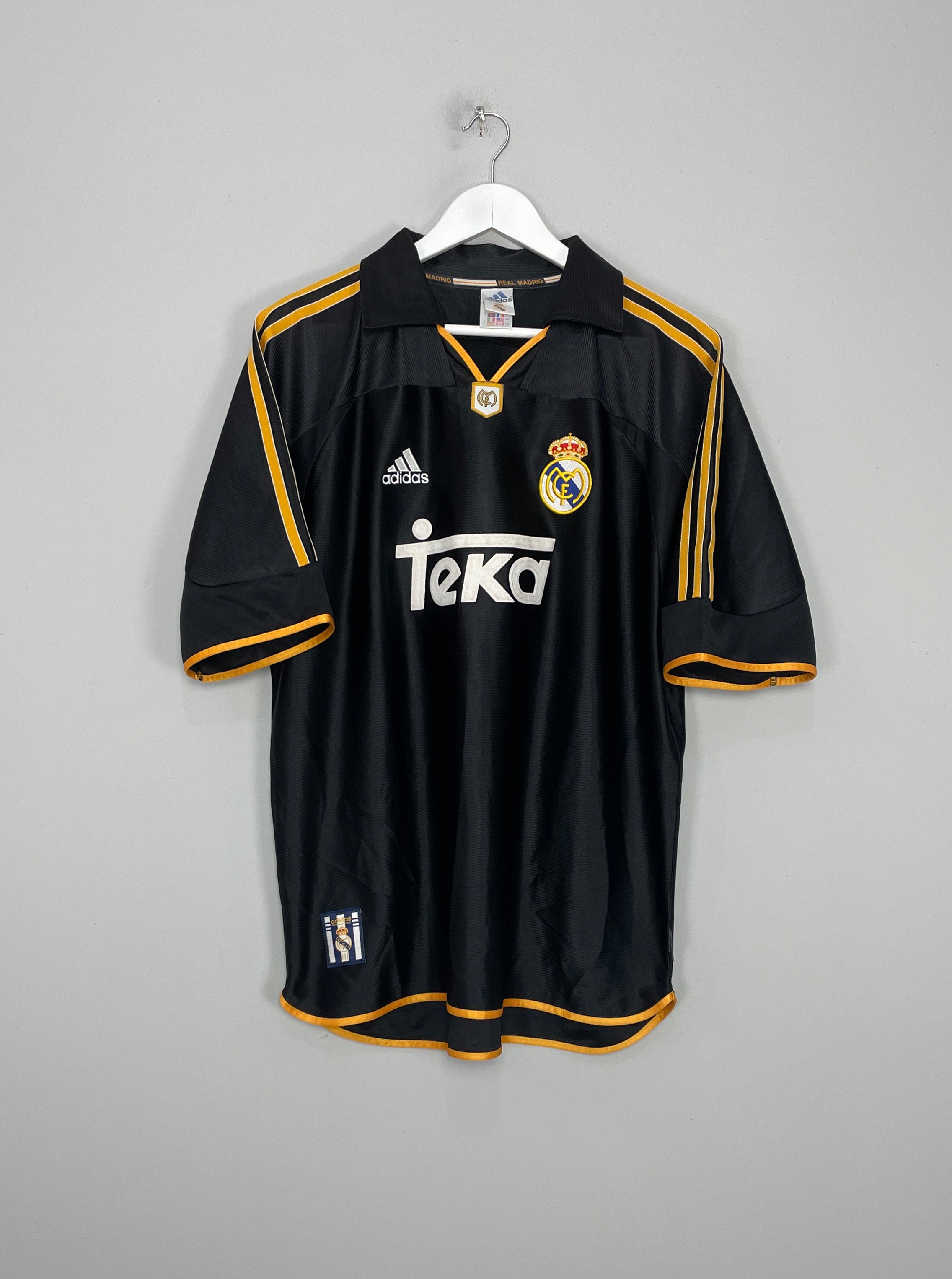 Image of the Real Madrid shirt from the 1999/01 season