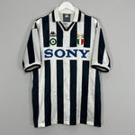 Image of the Juventus shirt from the 1995/96 season