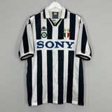 Image of the Juventus shirt from the 1995/96 season