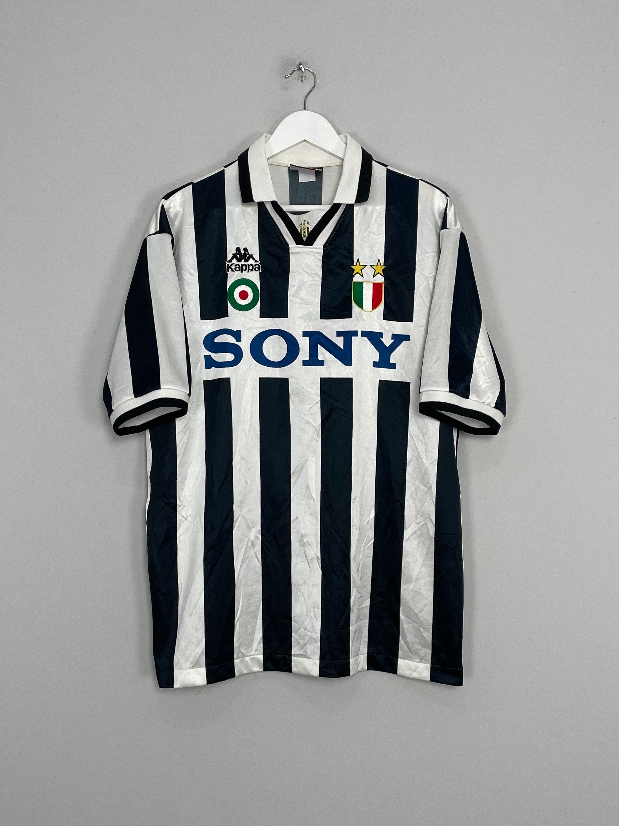 Image of the Juventus shirt from the 1995/96 season