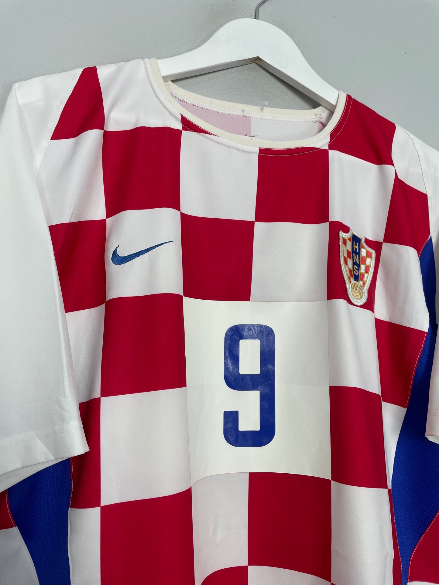 CULT KITS - 2002/03 CROATIA SUKER #9 HOME SHIRT (L) NIKE – Cult Kits