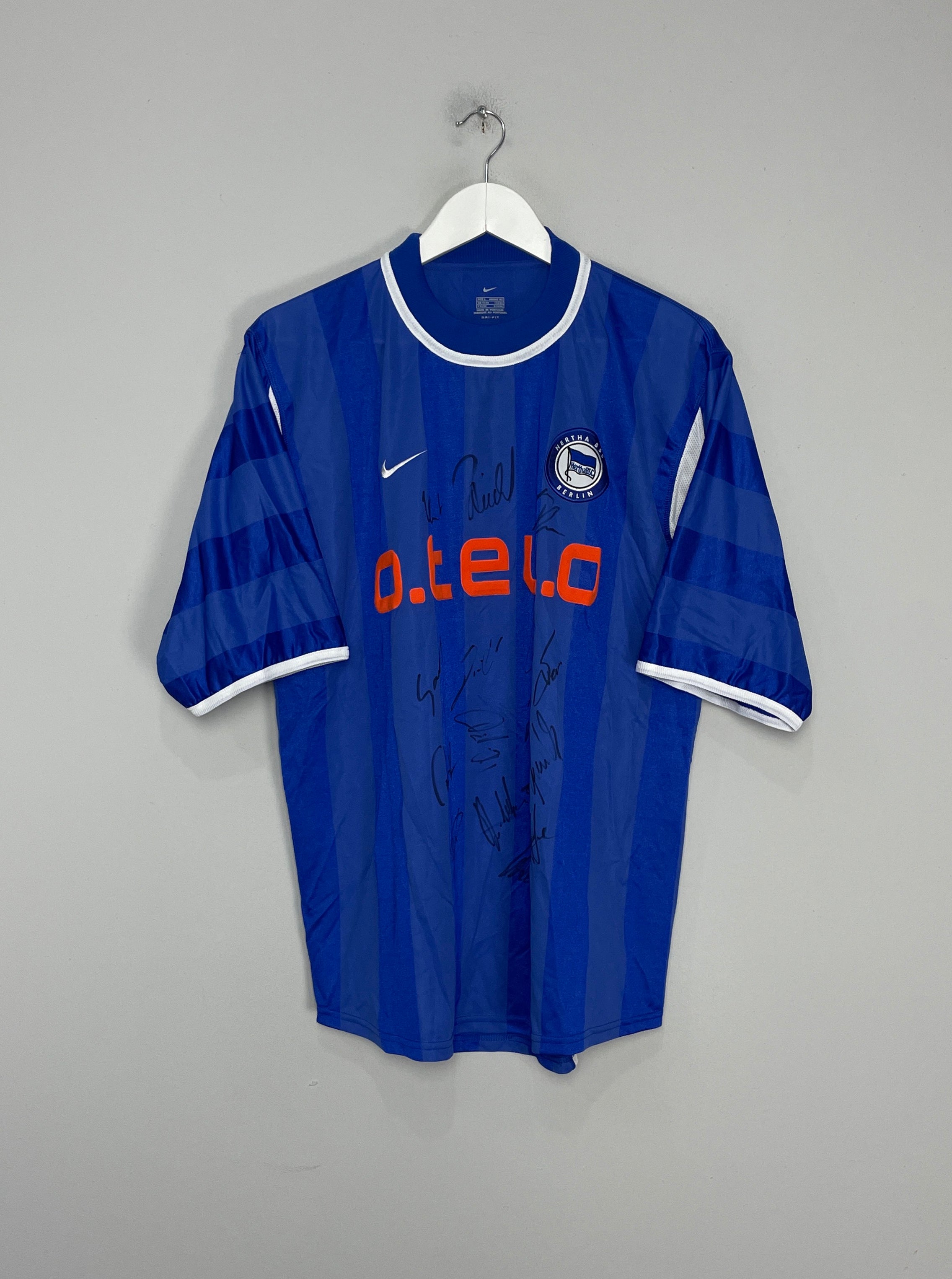 2000/01 HERTHA BERLIN *SQUAD SIGNED* HOME SHIRT (L) NIKE