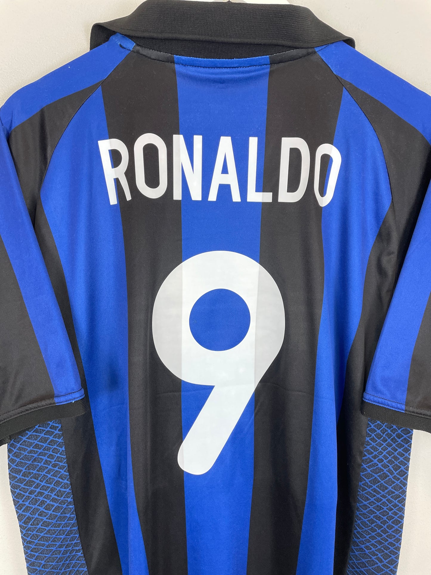 2001/02 INTER MILAN RONALDO #9 HOME SHIRT (L) NIKE