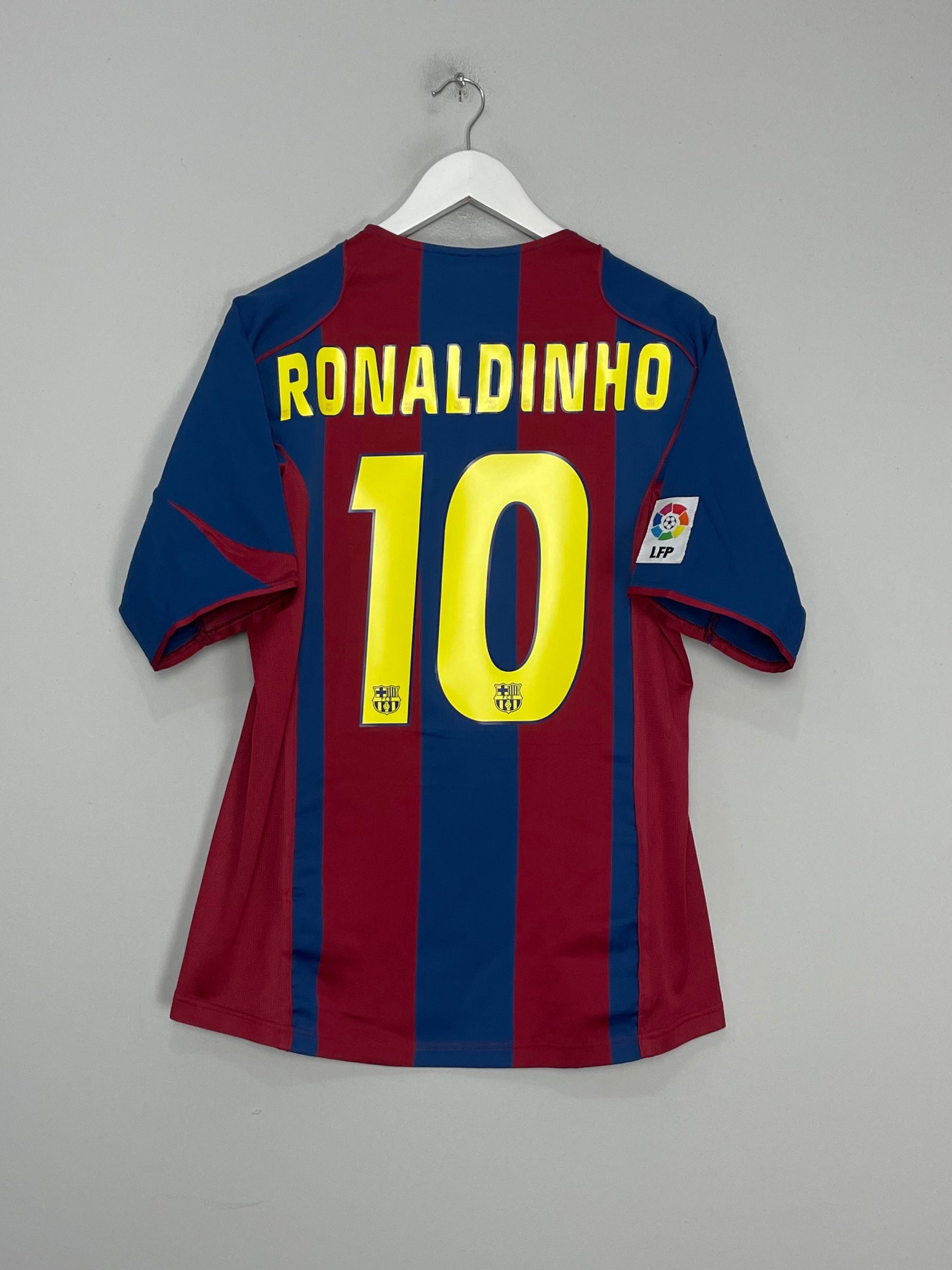 2004/05 BARCELONA RONALDINHO #10 HOME SHIRT (M) NIKE#