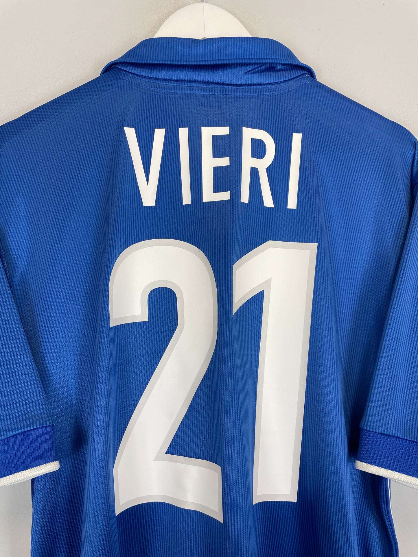 1997/98 ITALY VIERI #21 HOME SHIRT (L) NIKE