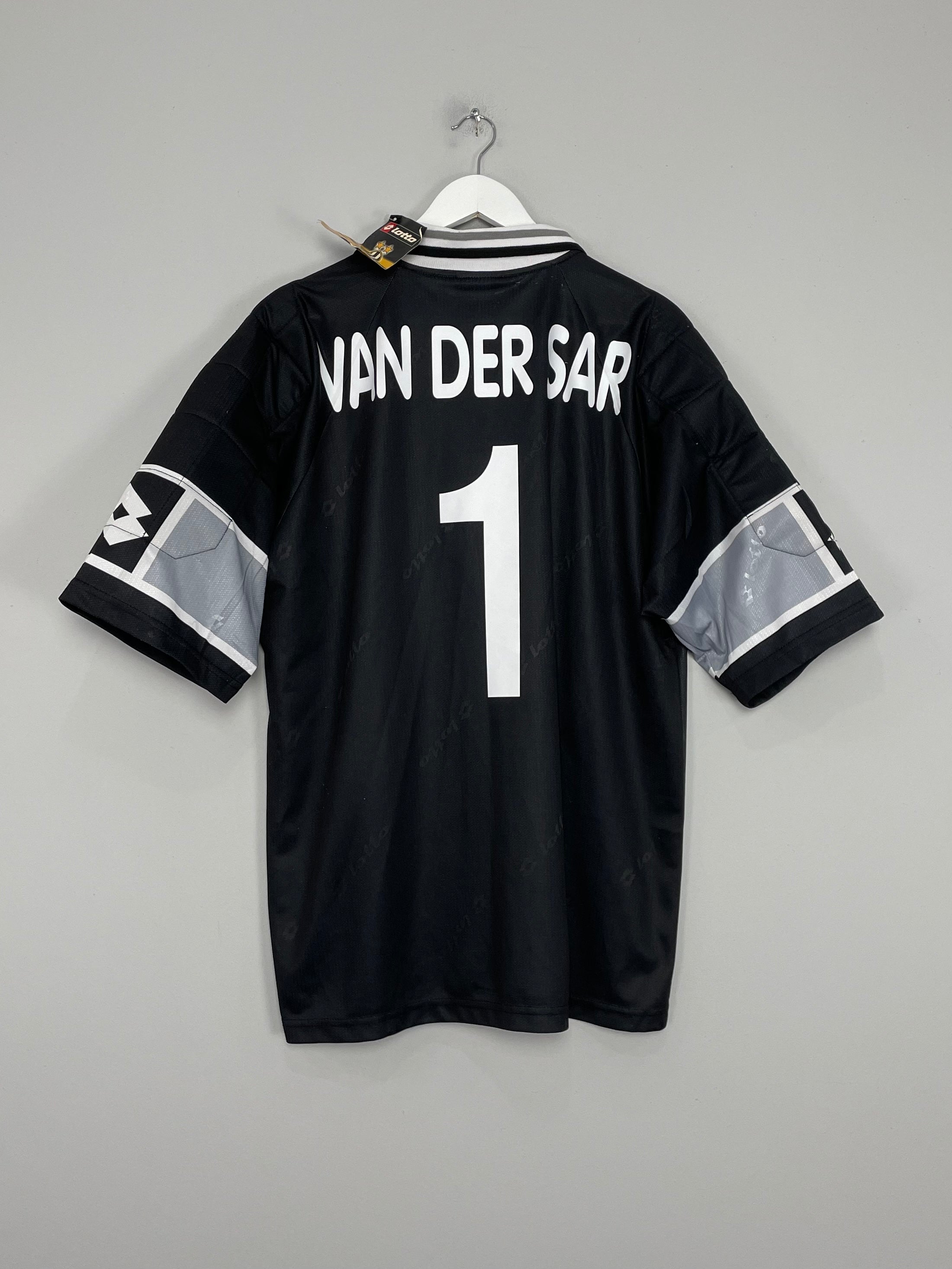 Image of the Juventus Van Der Sar shirt from the 2000/01 season