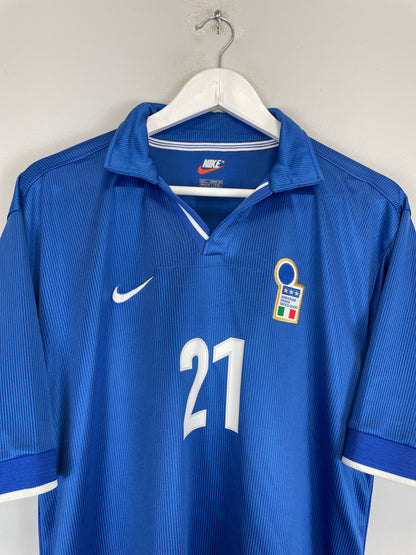 1997/98 ITALY VIERI #21 HOME SHIRT (L) NIKE