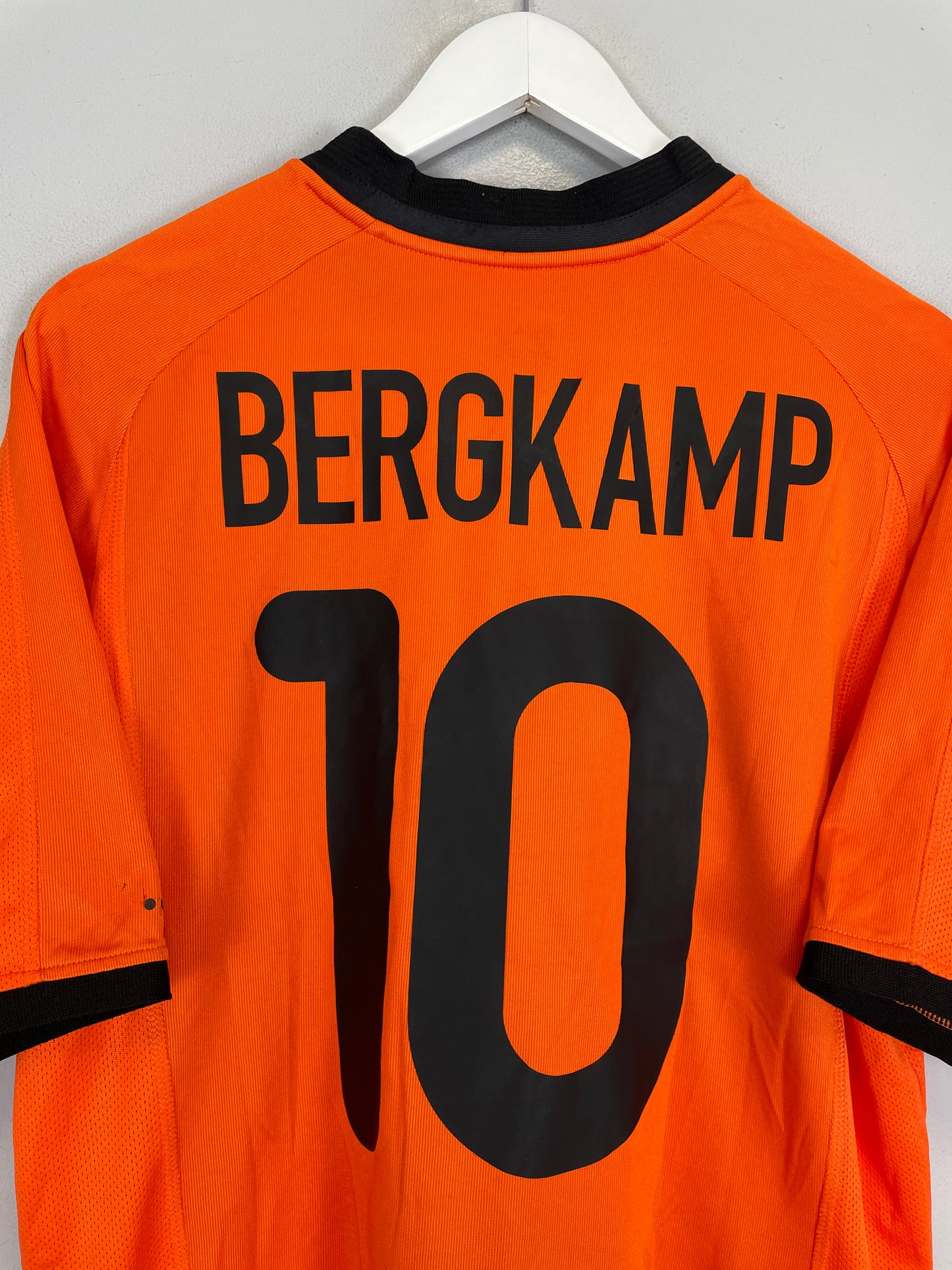 2000/02 NETHERLANDS BERGKAMP #10 HOME SHIRT (M) NIKE