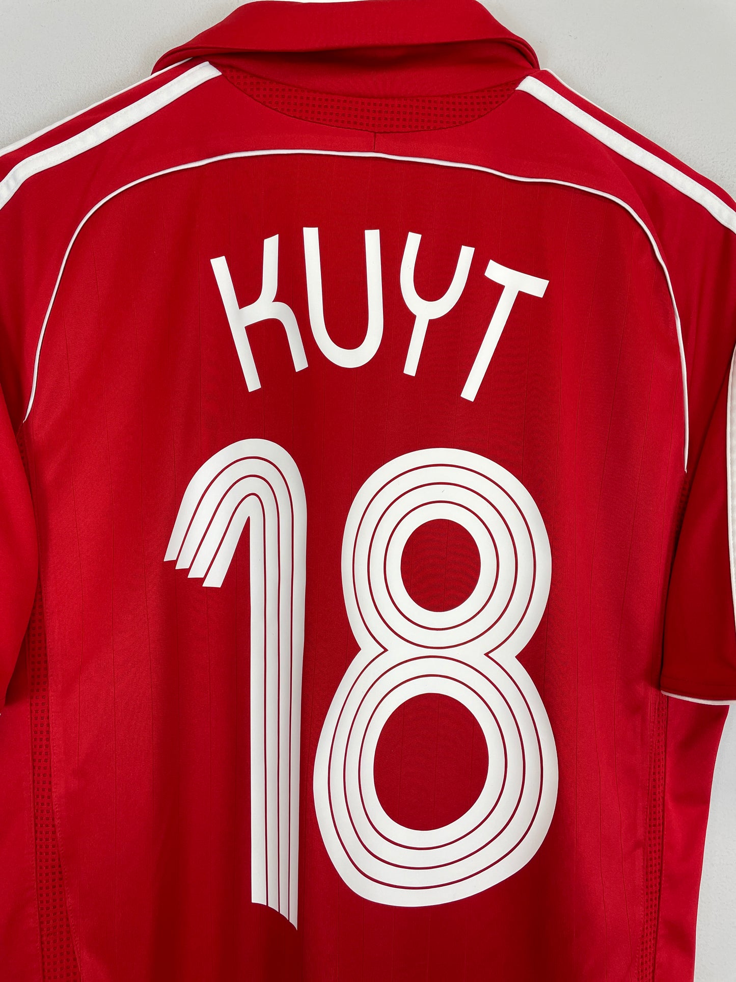 2006/07 LIVERPOOL KUYT #18 HOME SHIRT (M) ADIDAS