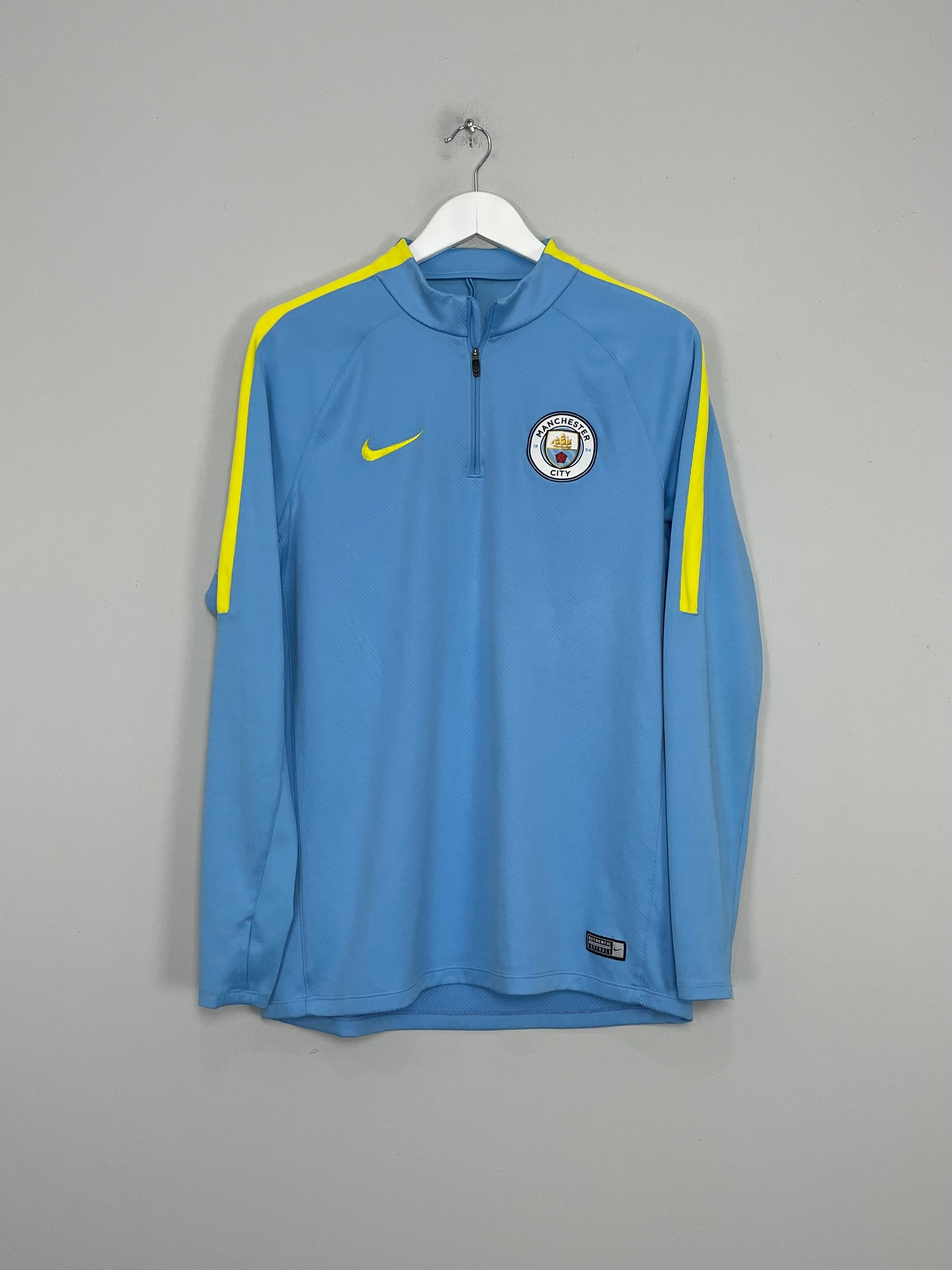 Image of the Manchester City training top from the 2017/18 season