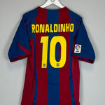 2004/05 BARCELONA RONALDINHO #10 HOME SHIRT (L) NIKE