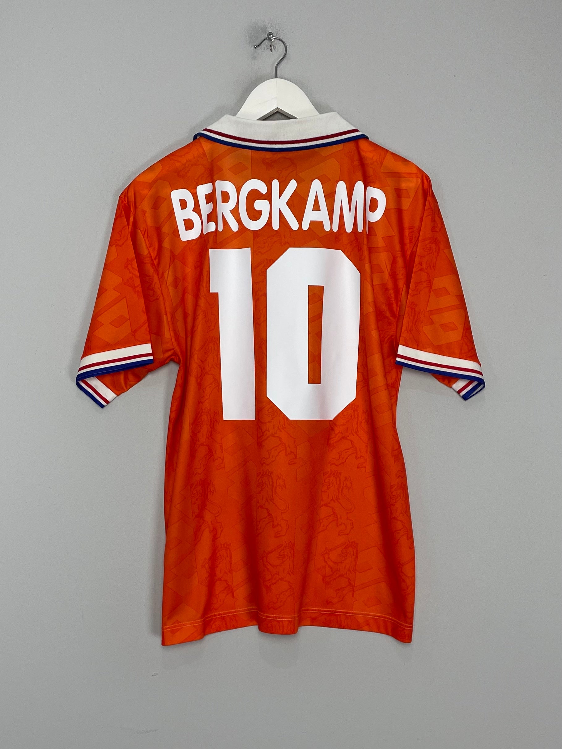 1994 NETHERLANDS BERGKAMP #10 HOME SHIRT (M) LOTTO