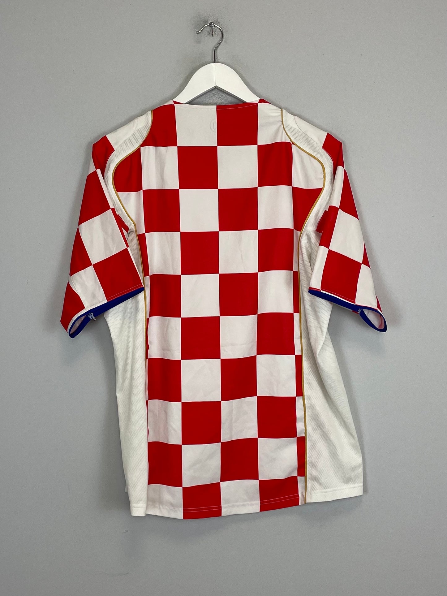 2004/06 CROATIA HOME SHIRT (L) NIKE