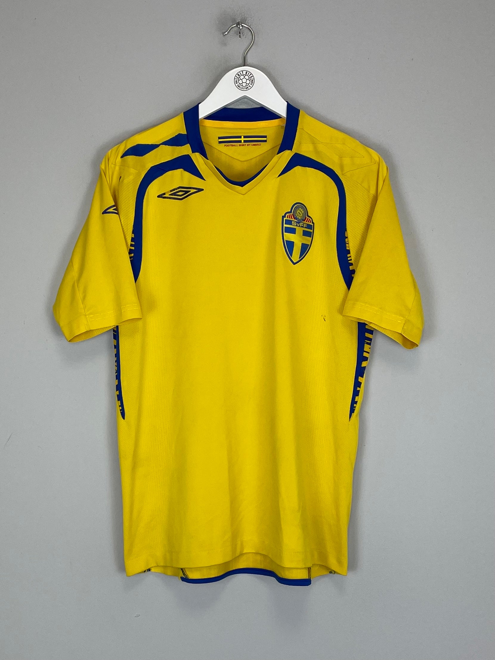 2007/09 SWEDEN HOME SHIRT (M) UMBRO