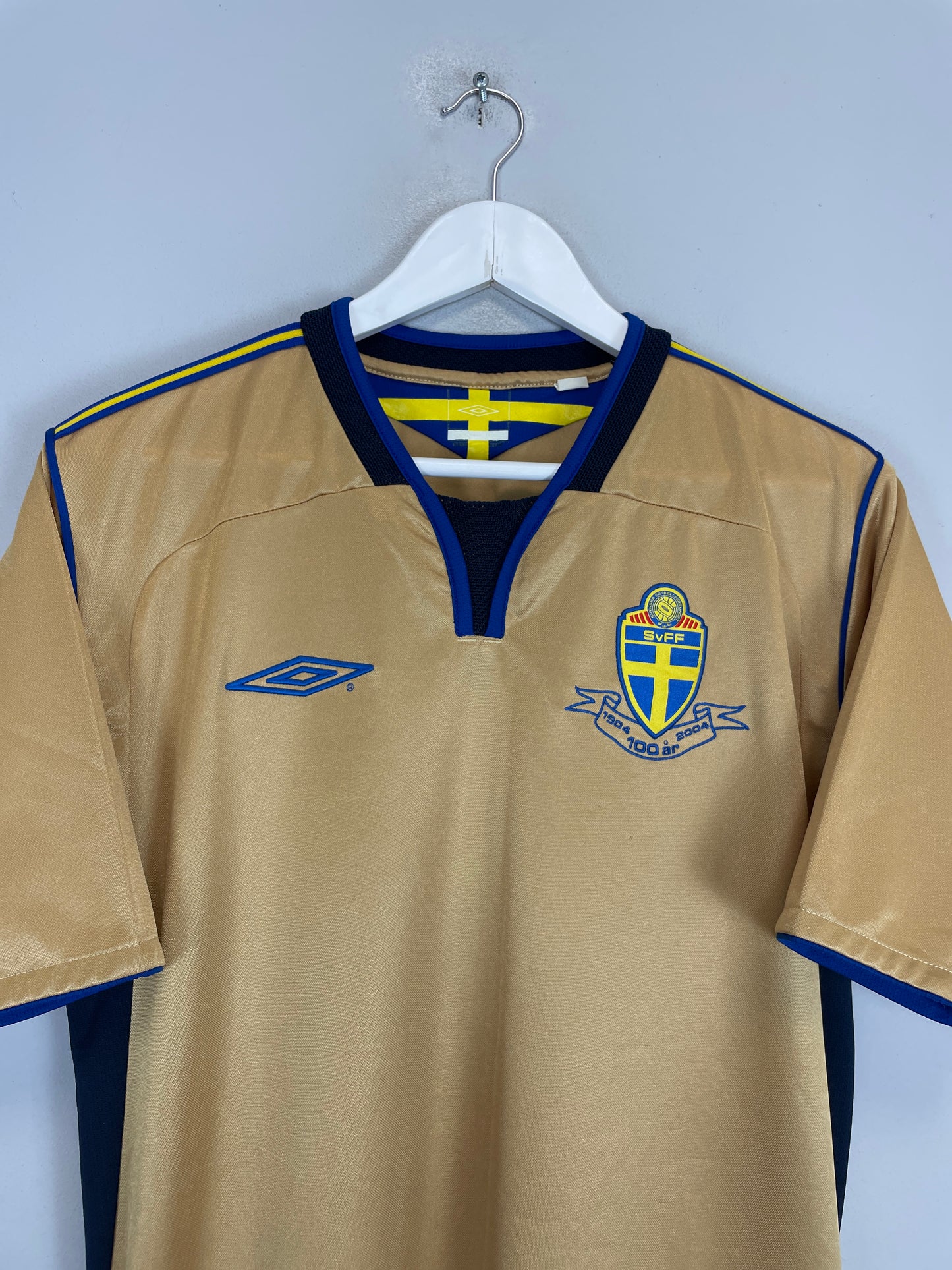 2004/05 SWEDEN *CENTENARY* THIRD SHIRT (L) UMBRO